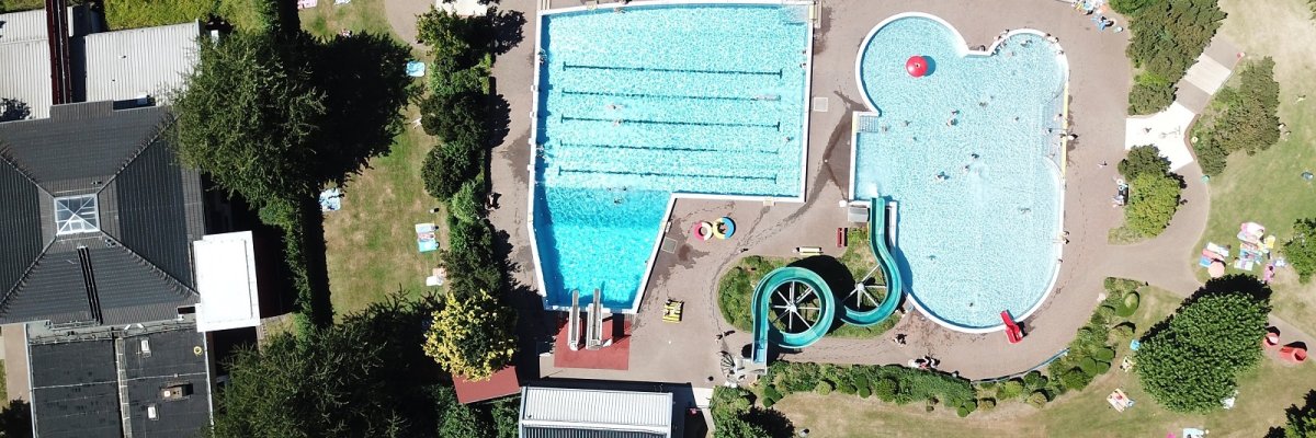 Luftbild vom Freibad Schotten