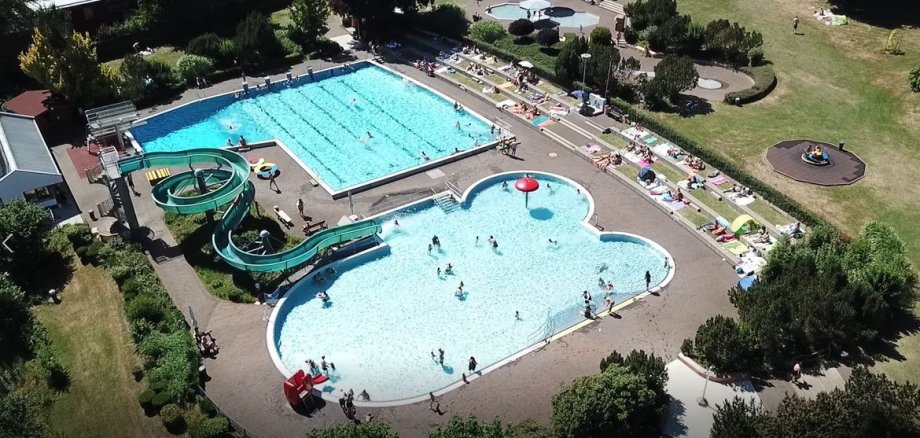 Luftbildaufnahme Freibad Schotten