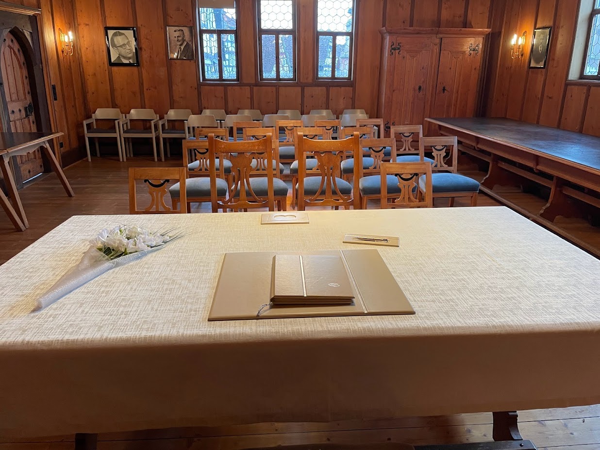 Bild vom großen Trauzimmer im Historischen Rathaus Schotten